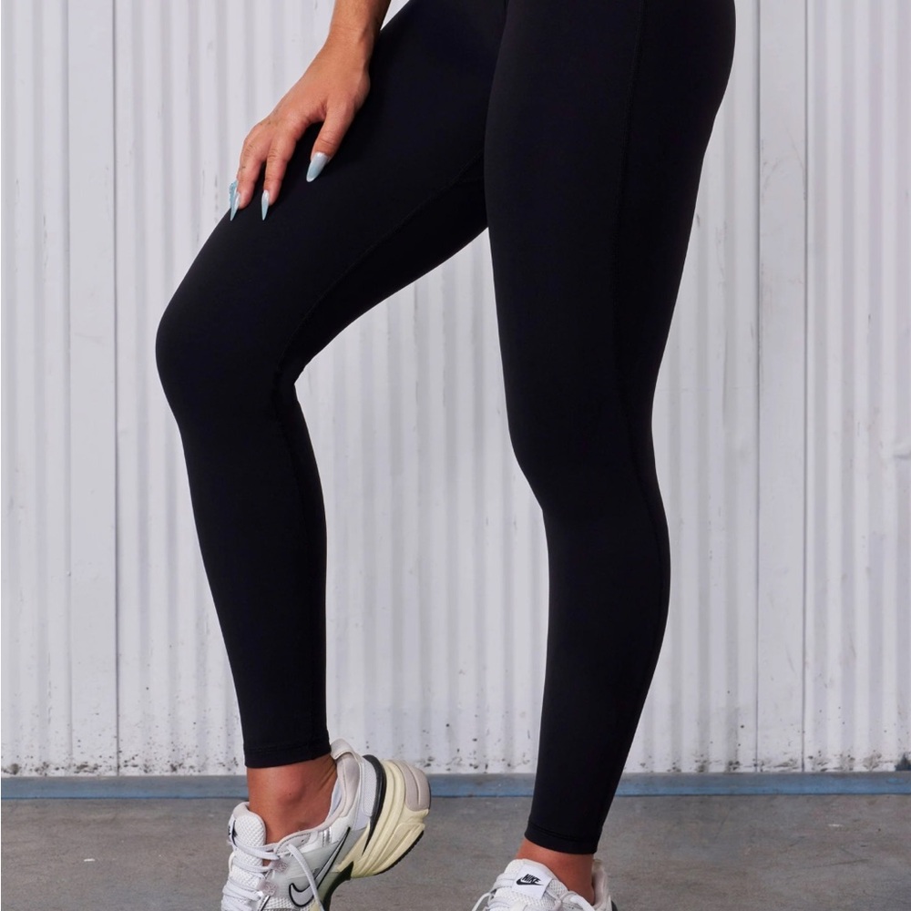 YoungLA Amore Scrunch Leggings in Black